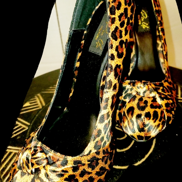 Shoes - Picture 4 of 8